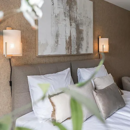 Apart-hotel Private For 2, Shared Kitchen, Flexible Bed