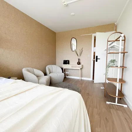 Private For 2, Shared Kitchen, Flexible Bed Apart-hotel *