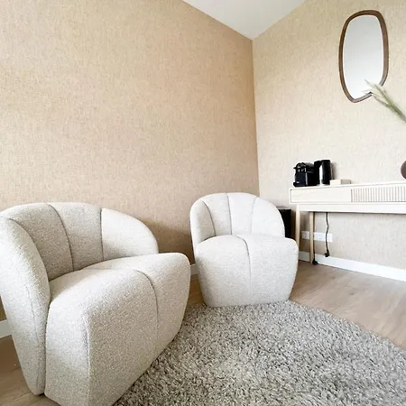 Apart-hotel Private For 2, Shared Kitchen, Flexible Bed *