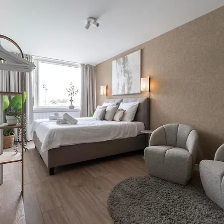 Apart-hotel Private For 2, Shared Kitchen, Flexible Bed *