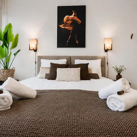 Private For 2, Shared Kitchen, Flexible Bed Apart-hotel Tilburgo
