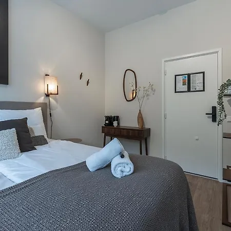 Private For 2, Shared Kitchen, Flexible Bed *