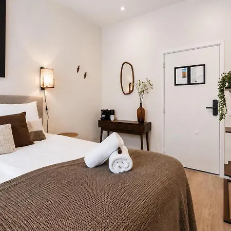 Private For 2, Shared Kitchen, Flexible Bed Apart-hotel
