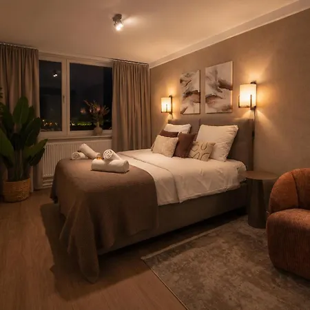 Private For 2, Shared Kitchen, Flexible Bed Apart-hotel