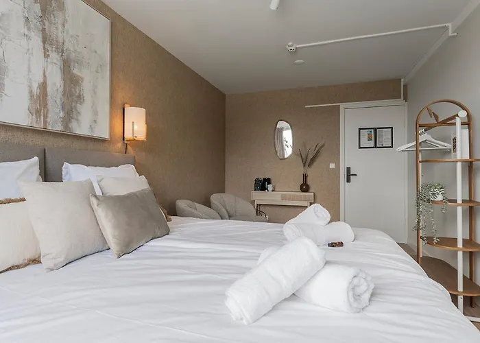 Student-Friendly Bedroom Near Tilburg University بيت للعطل تيلبورغ