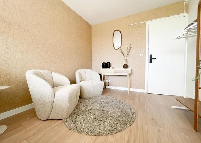 Student-friendly Bedroom Near Casa vacanze *